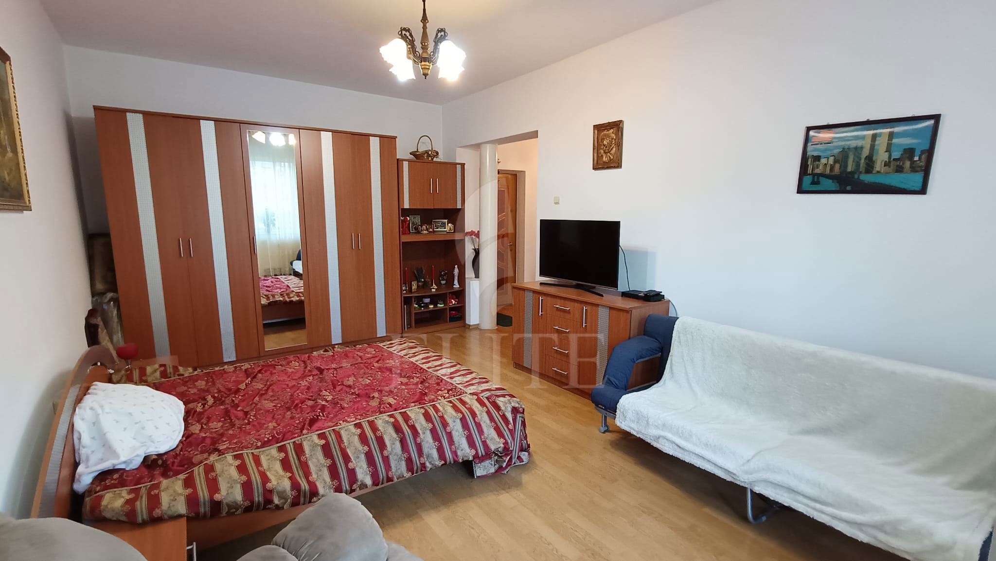 Apartament o camera în zona VANATORULUI-1246260
