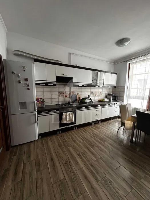 Apartament 4 camere în zona ULTRACENTRALA-1248493