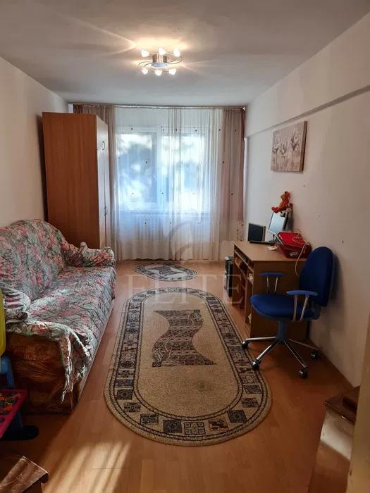Apartament 3 camere în zona DAMBUL ROTUND-1249693