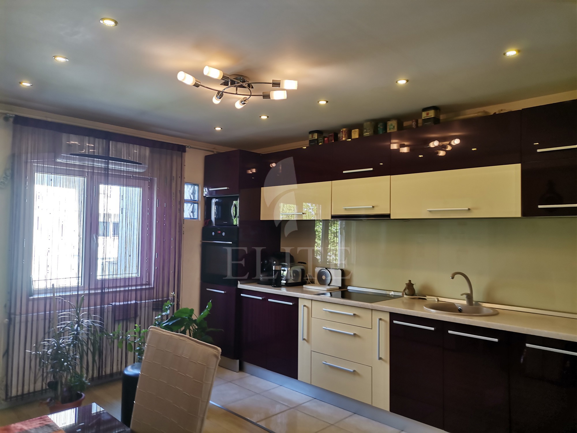 Apartament 4 camere în zona BLOCUL SPRAY-1262305