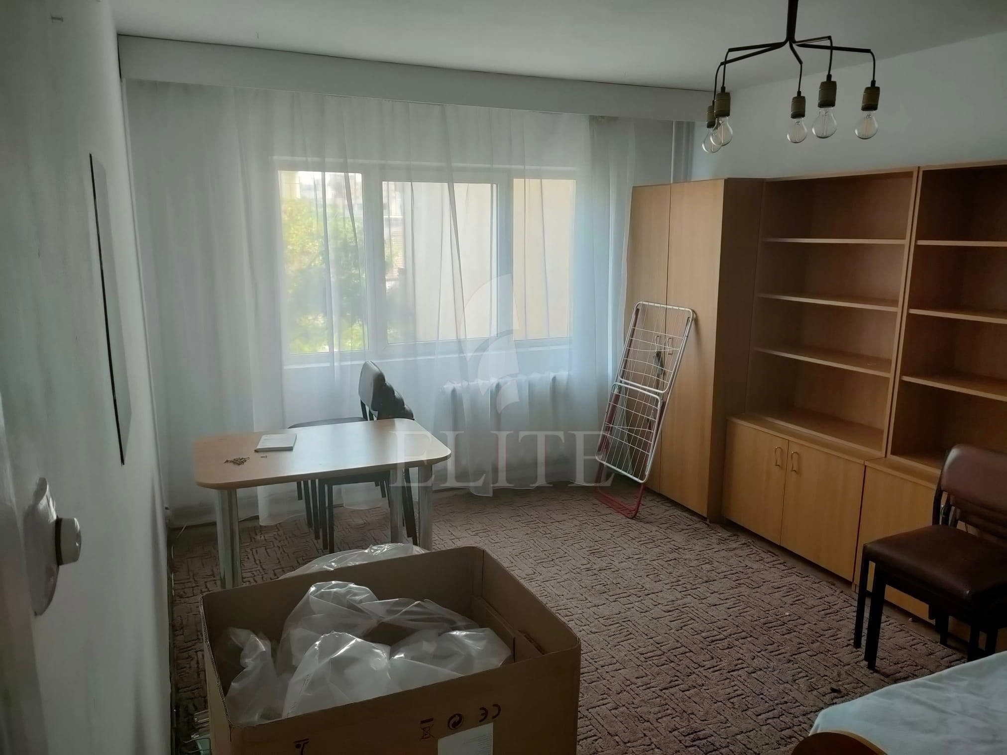 Apartament 4 camere în zona STRAZII LACU ROSU-1263361