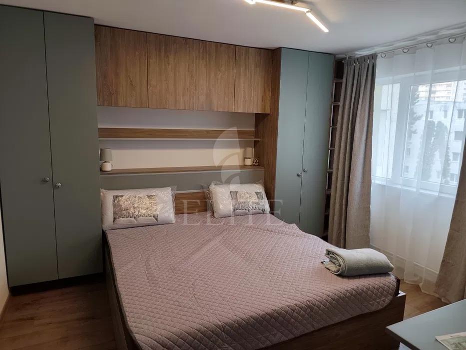 Apartament 3 camere în zona LA TERENURI-1264488