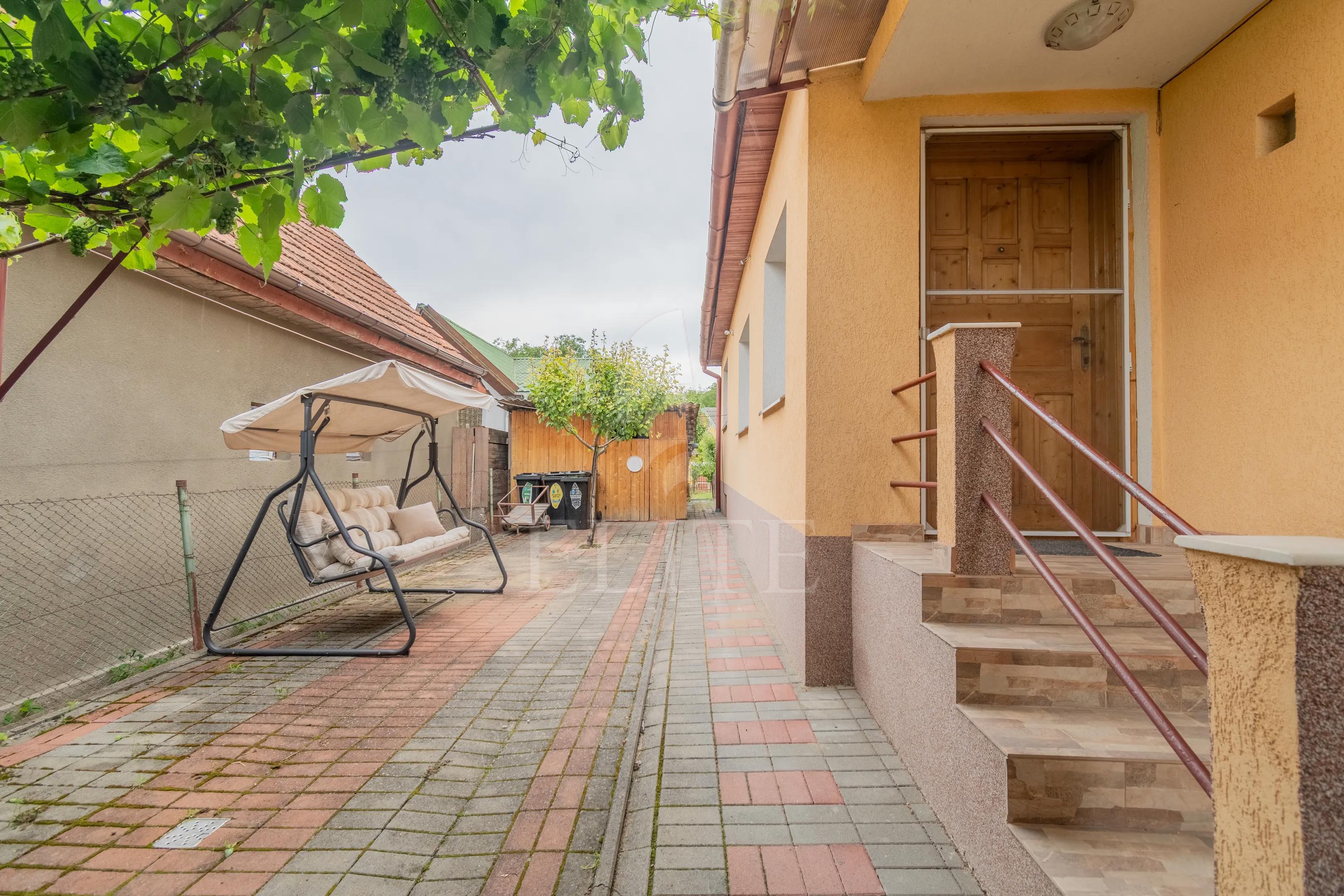 Casa 2 camere în zona DAMBUL ROTUND-1264756