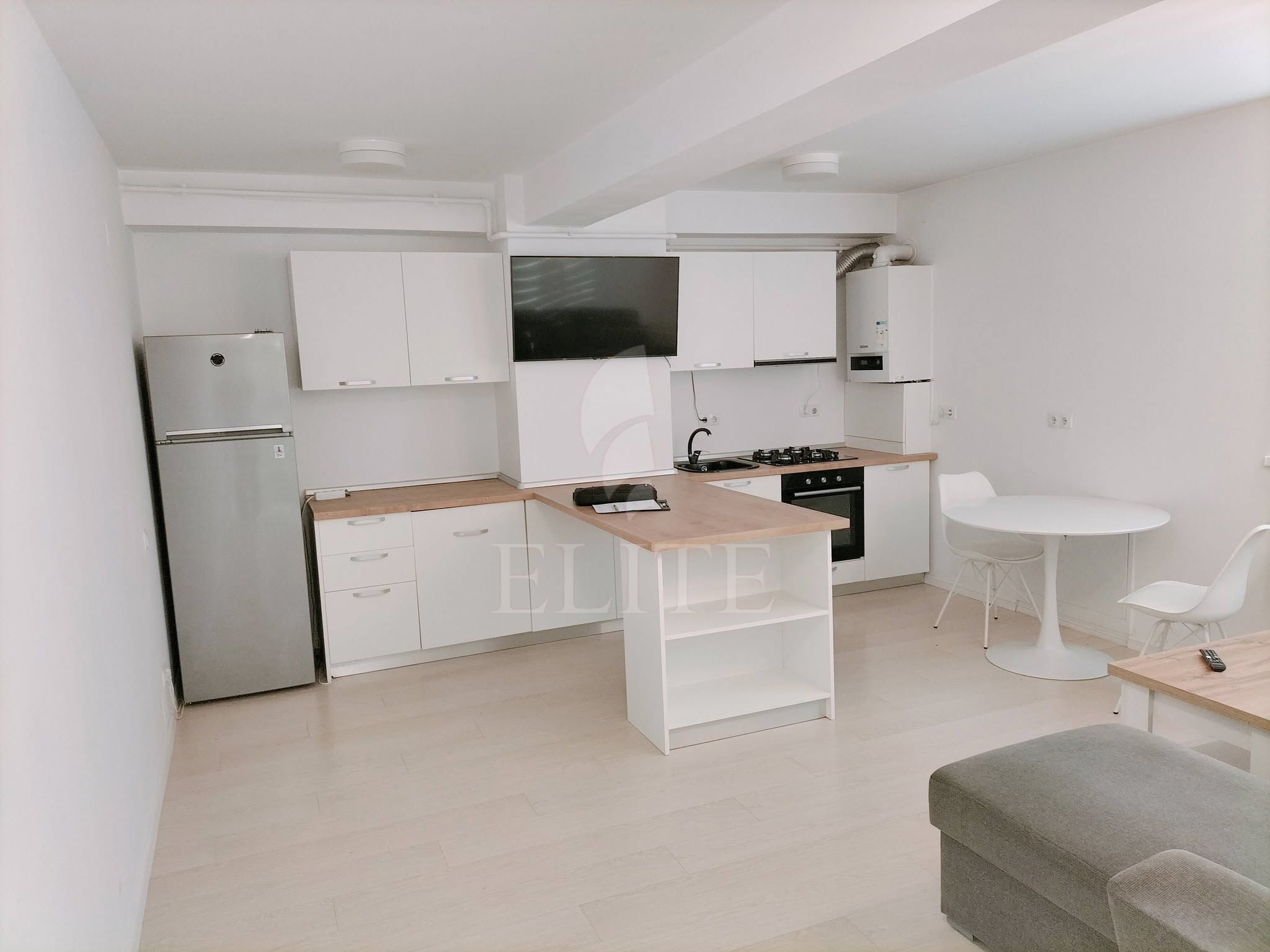 Apartament 4 camere în zona INTRE LACURI-1264780