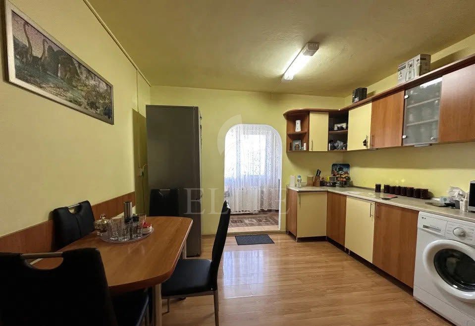Apartament 2 camere în zona STRAZII LUNII-1265903