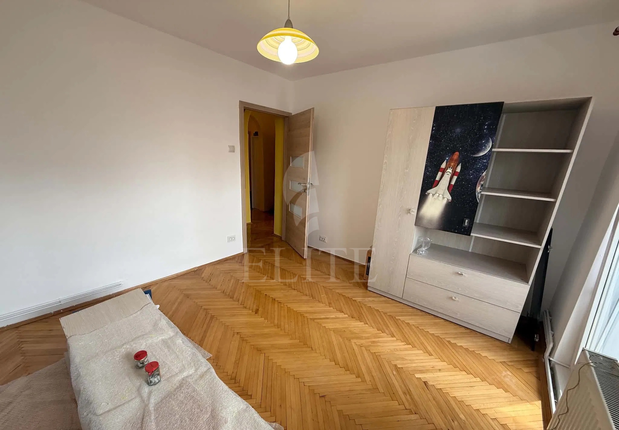 Apartament 3 camere în zona STRAZII BUCURESTI-1268766