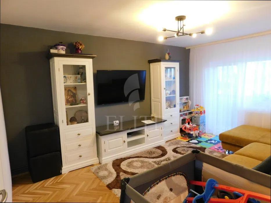 Apartament 3 camere în zona Pata-1270365