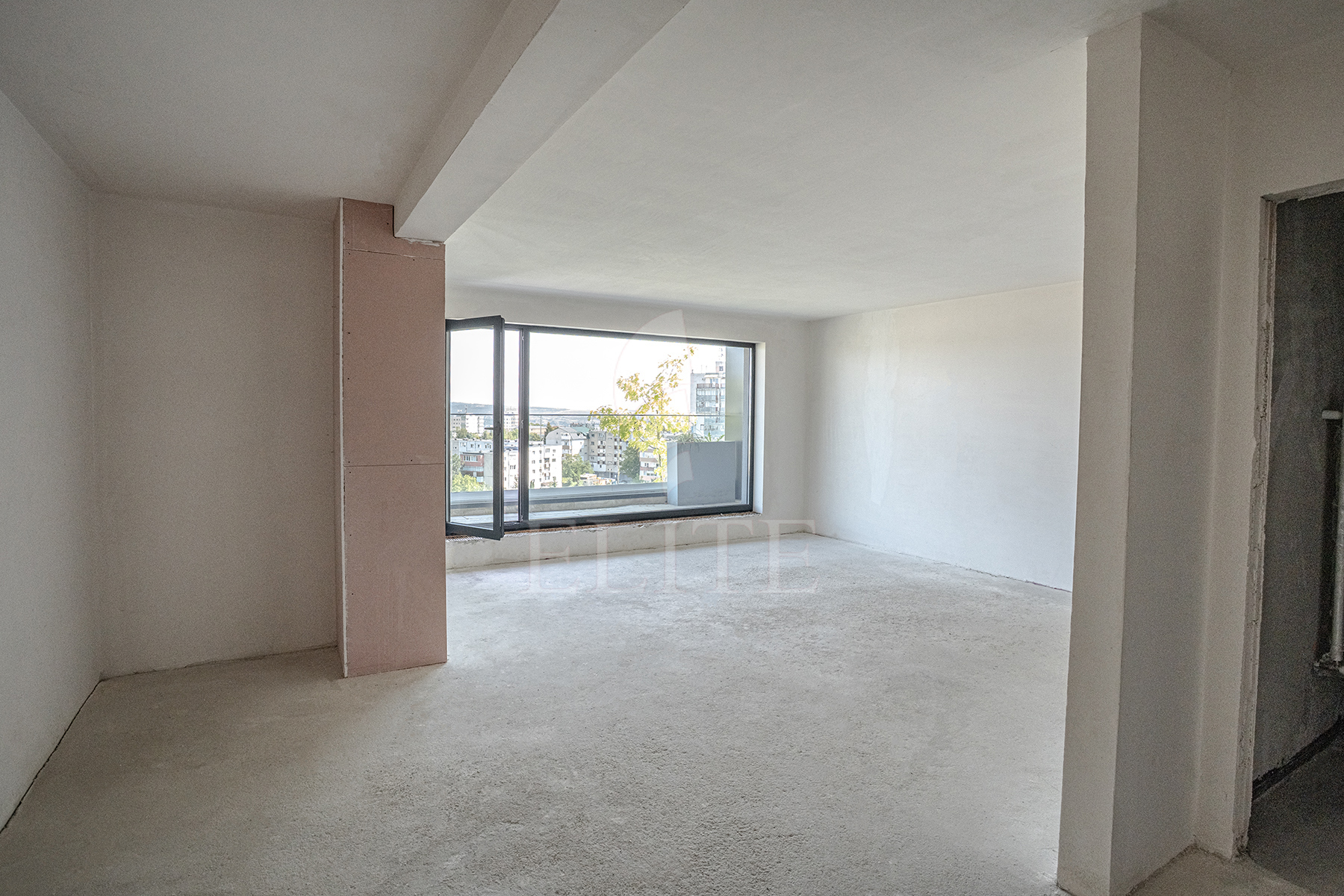 Apartament 3 camere în zona FRUNZISULUI-1276798
