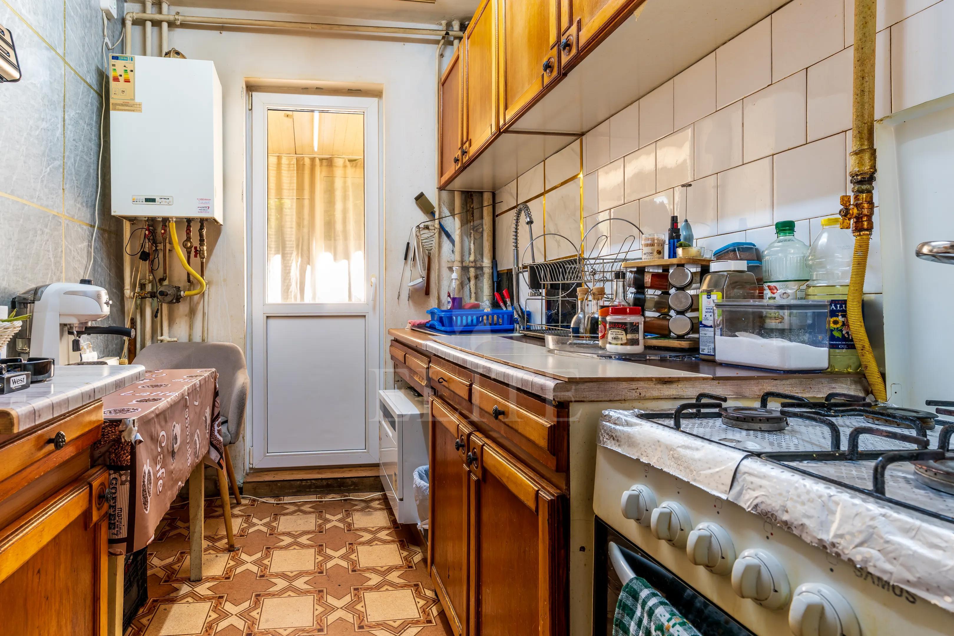 Apartament 3 camere în zona STRAZII CIUCAS-1277929