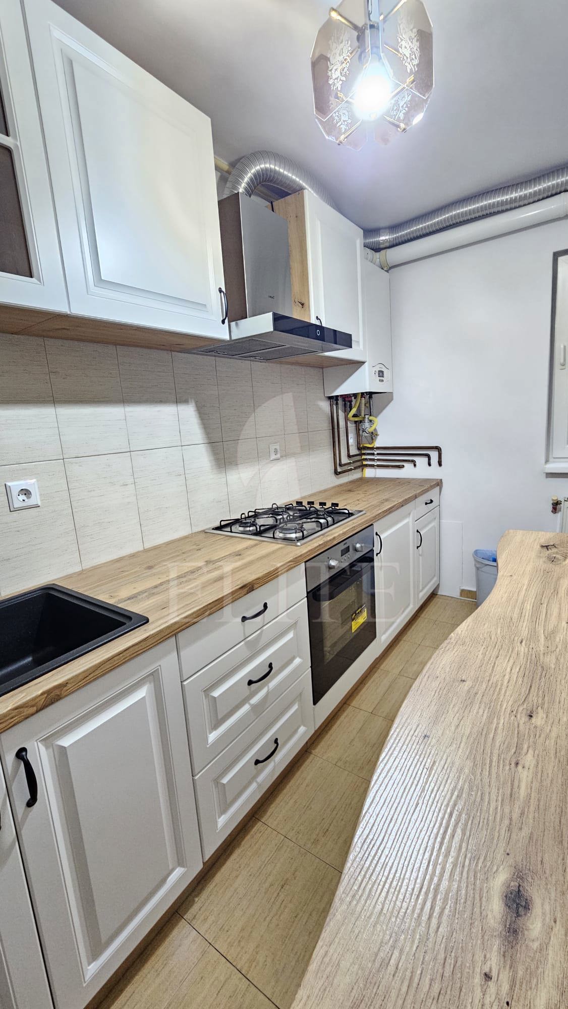 Apartament o camera în zona PLATINIA-1279197