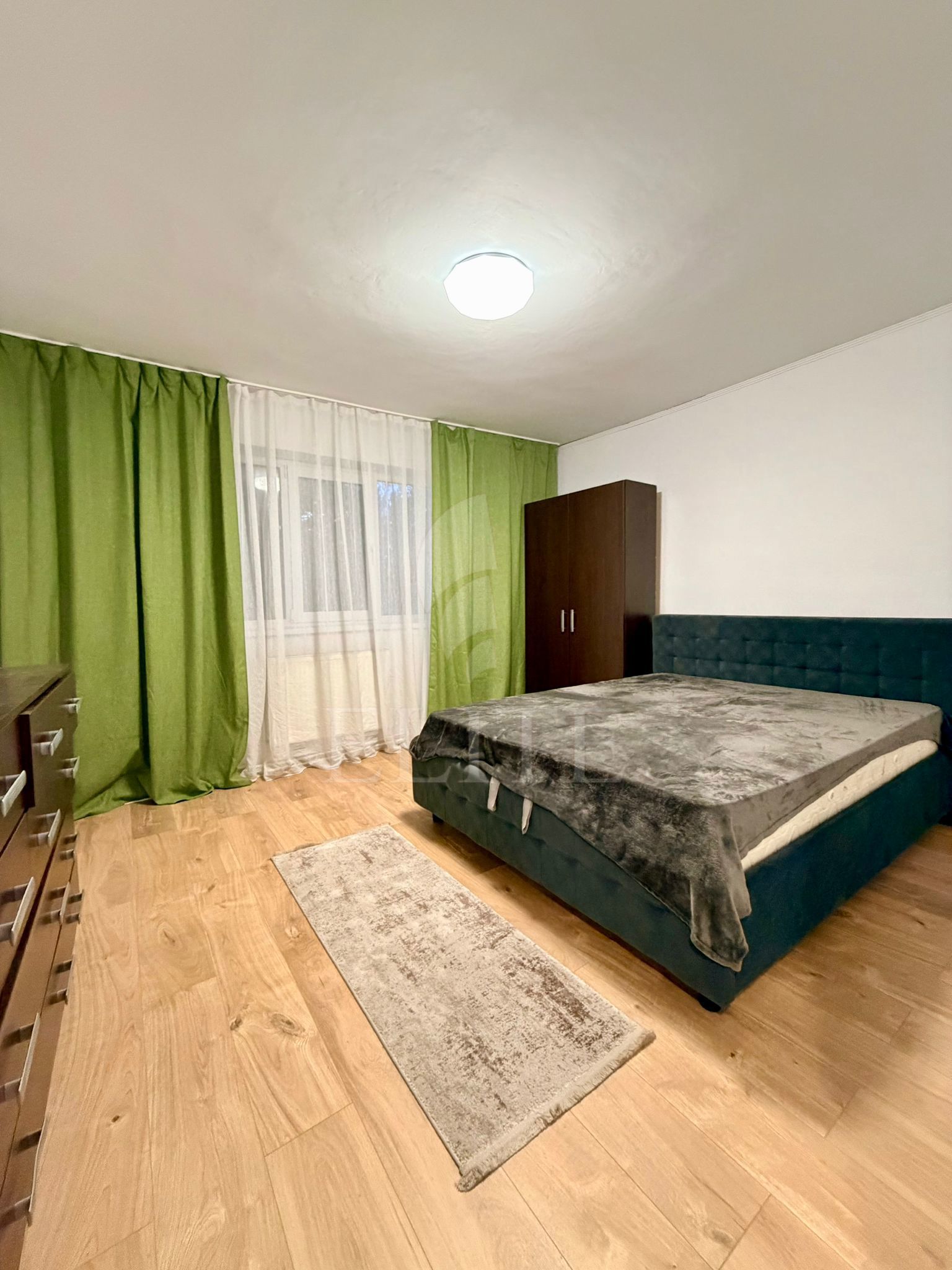 Apartament 2 camere în zona SIRENA-1280225