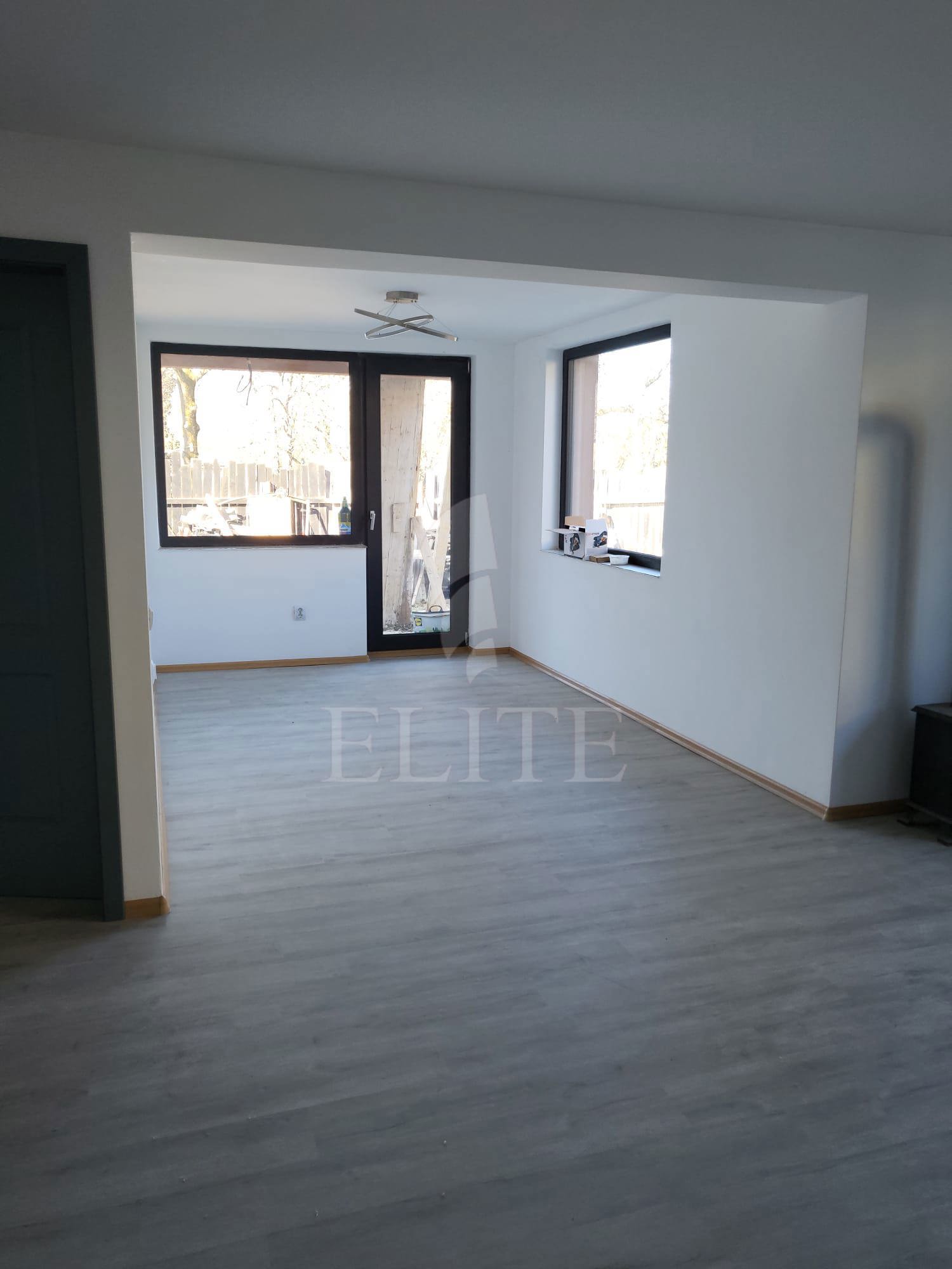 Apartament 3 camere în zona SEMICENTRAL-1282113