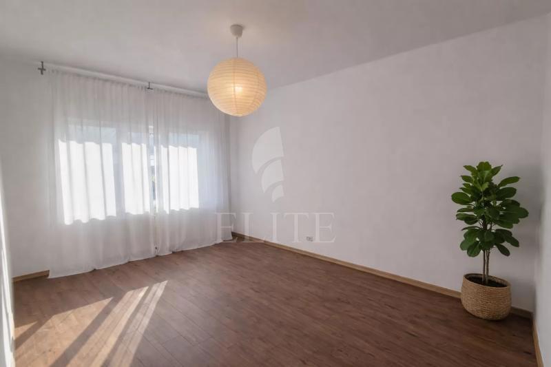Apartament 3 camere în zona SEMICENTRALA-1282952