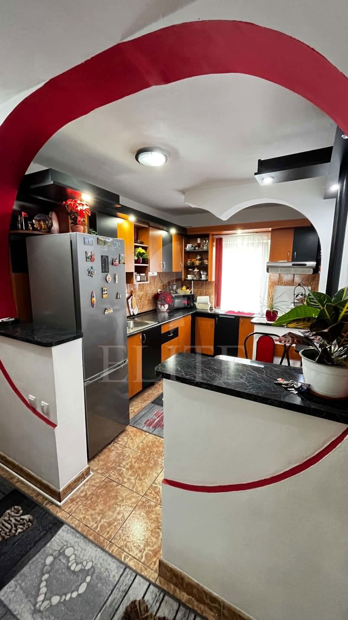 Apartament 2 camere în zona STRAZII RETEZAT-1284425