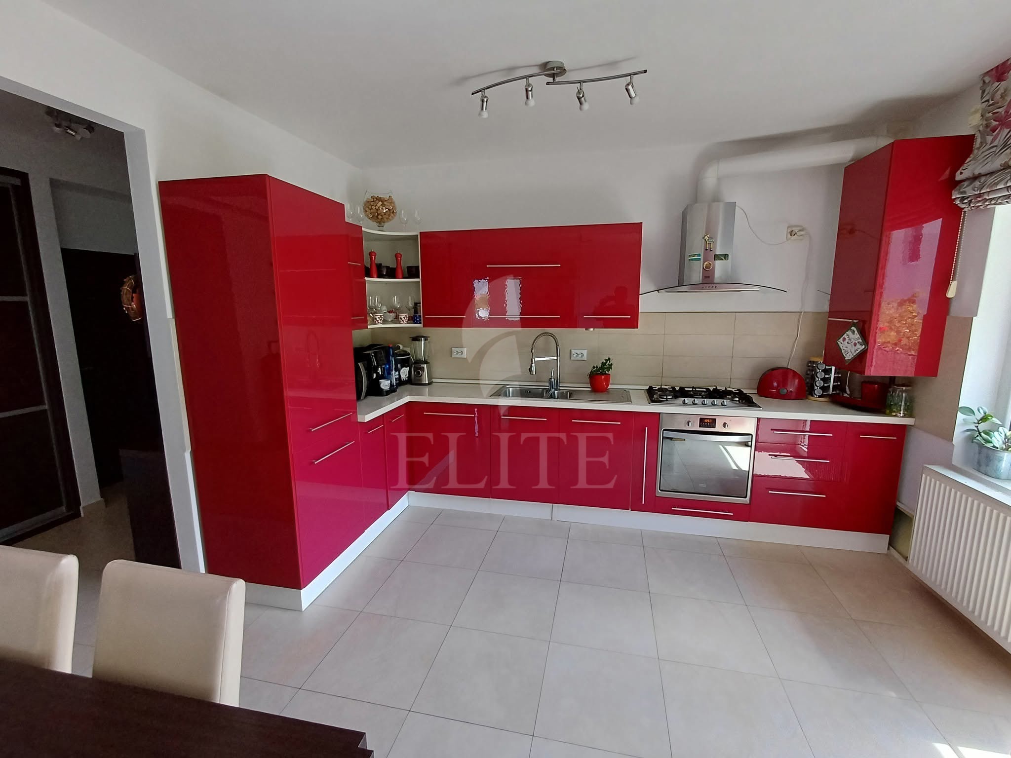 Apartament 3 camere în zona CAMPULUI-1286243