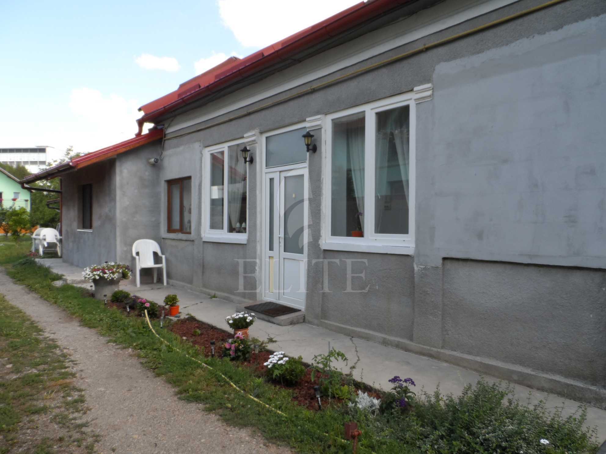Casa 4 camere în zona Farmec - str. Bucuresti-701089