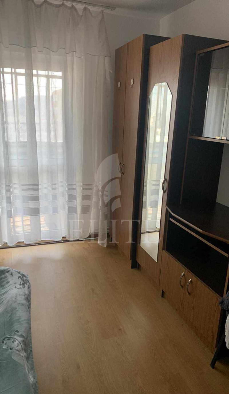 Apartament 3 camere în zona MOGOSOAIA-919443