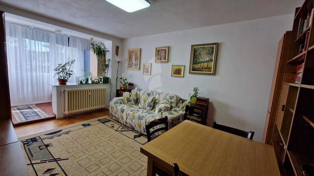 Apartament 3 camere în zona PLOPILOR-960430