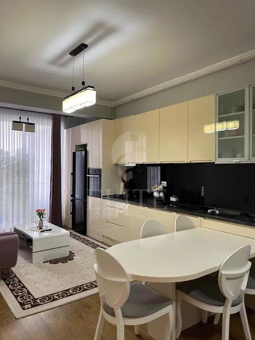 Apartament 4 camere în zona DECEBAL-969003