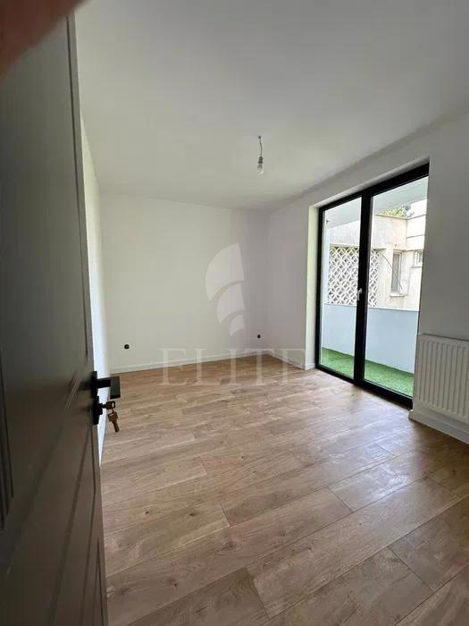 Apartament 3 camere în zona PLOPILOR-970009