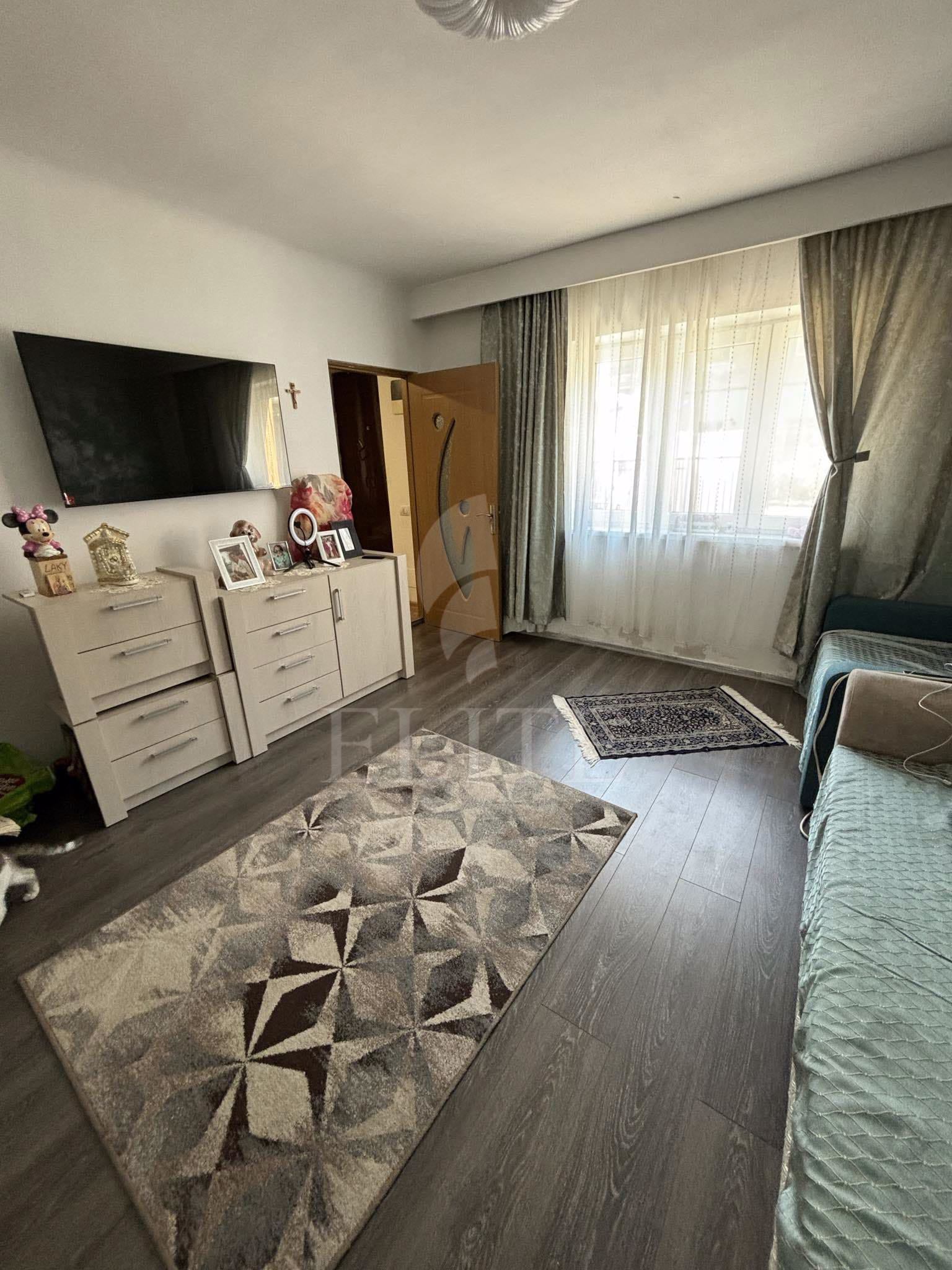 Apartament o camera în zona Blocul Spray-981165