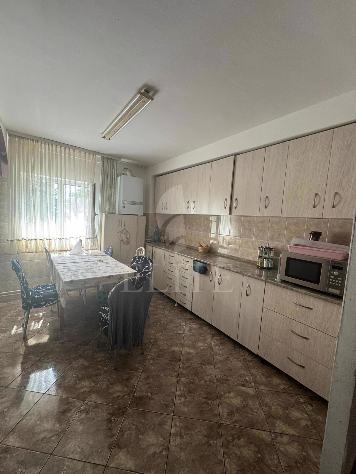 Apartament 4 camere în zona SCORTARILOR-983296