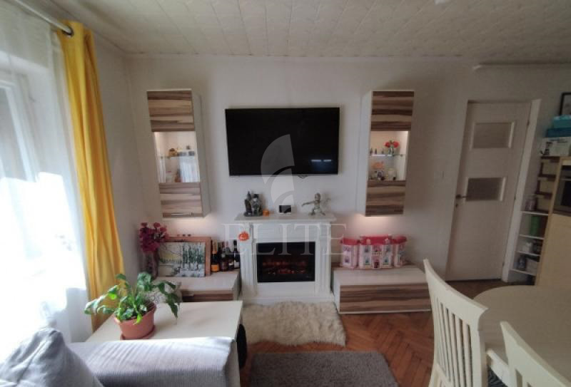 Apartament 3 camere în zona CIOPLEA-983359