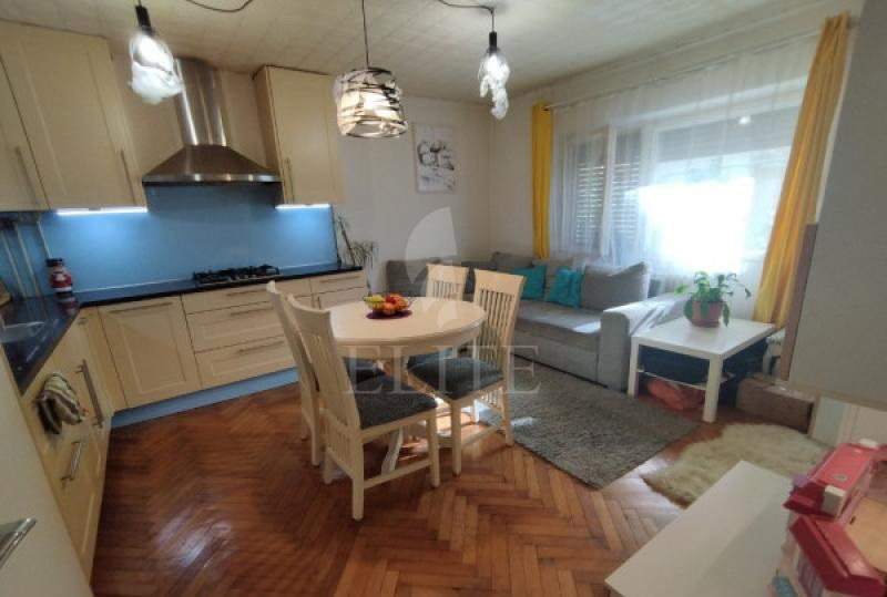 Apartament 3 camere în zona CIOPLEA-985735