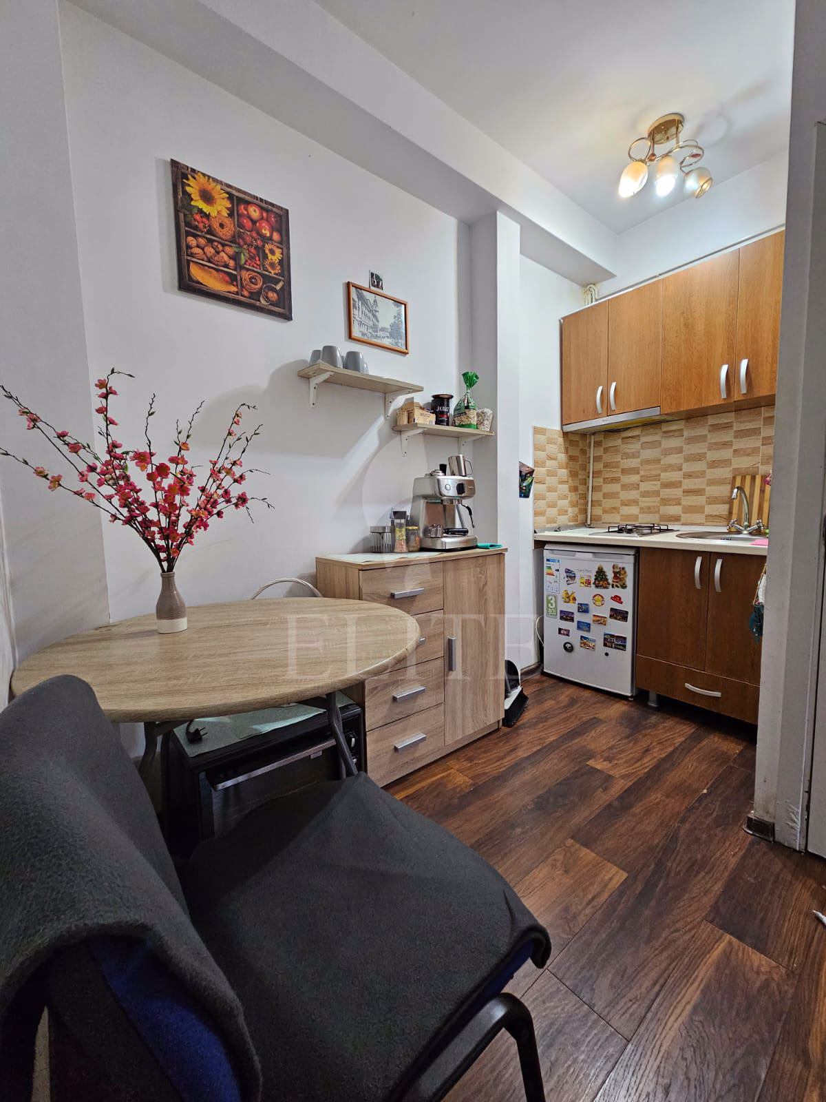 Apartament 2 camere în zona P-TA UNIRII-990874