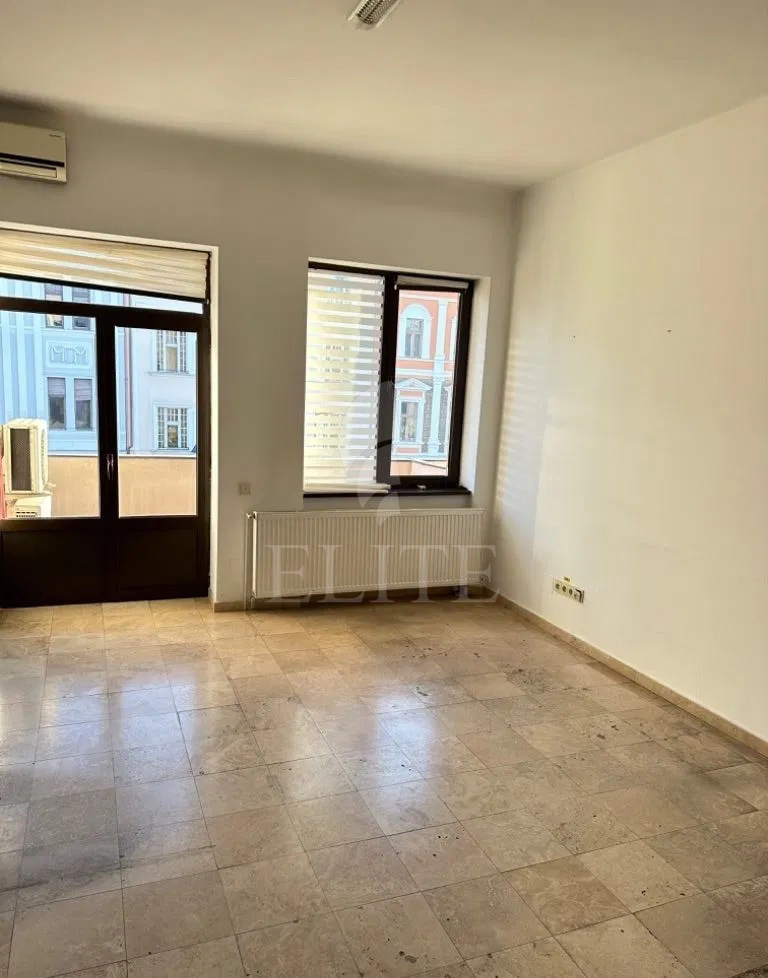 Apartament 4 camere în zona ULTRACENTRALA-991721