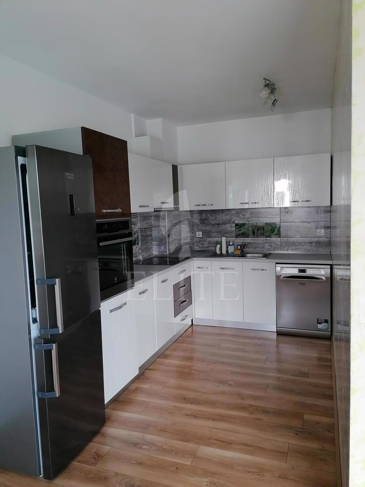 Apartament 3 camere în zona BUCURESTI-992746